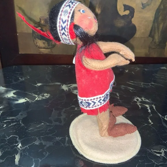 Annalee Doll Native American Girl. 1990 With Tag. Blue Eyes. Red Dress - Picture 4 of 4